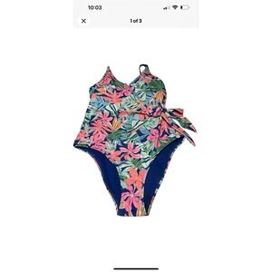 NWT‎ Large One Piece  Floral Tropical Hawaii Relativity